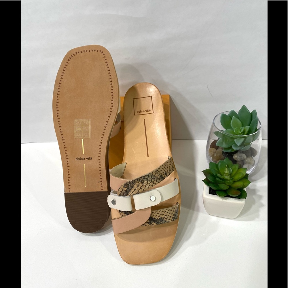 Dolce Vita Women’s Calt Slide Sandals NWOT. Size 8